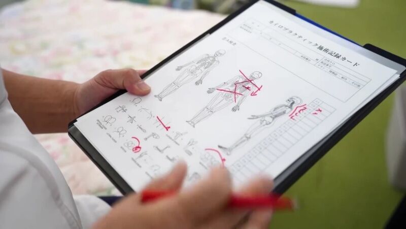 問診票の記入の様子